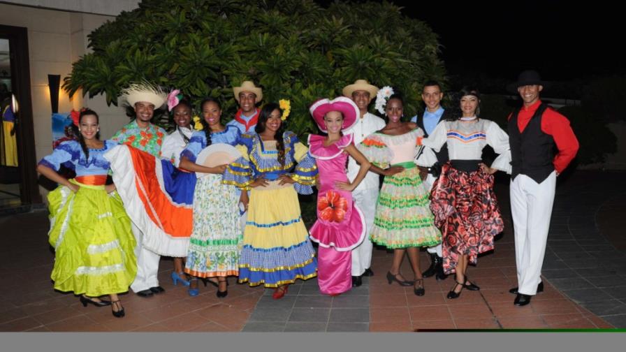 Ballet Folklórico llevó bailes y música a evento en Francia