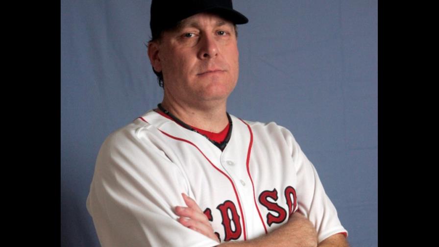 Curt Schilling dice que su cáncer fue por mascar tabaco