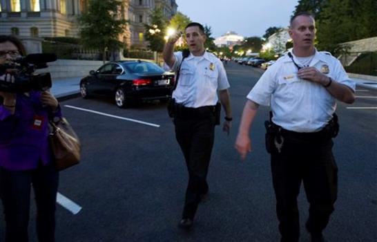 Evacuan parcialmente la Casa Blanca por intruso que traspasó la verja