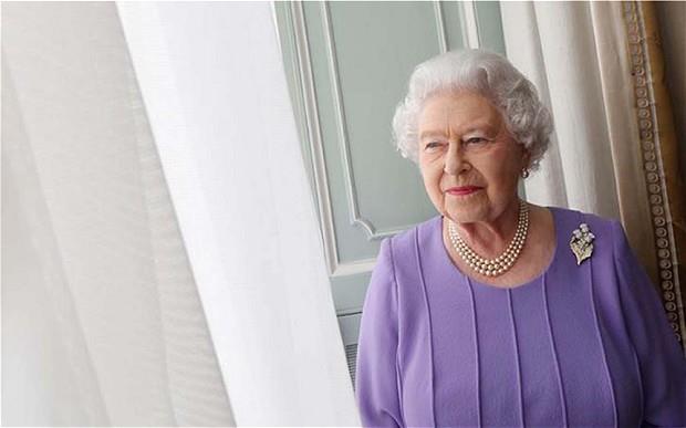 Isabel II dice que el amor por Escocia mantiene unidos a los británicos