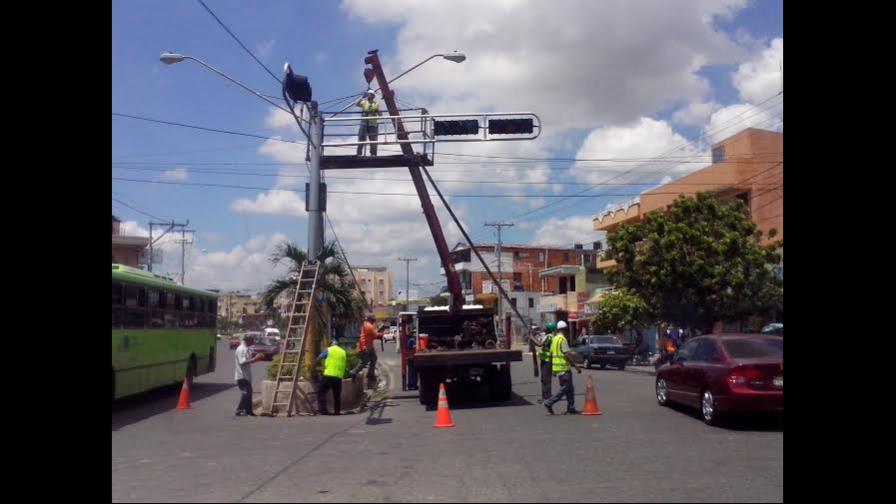 Autoridades anuncian iniciativas para mejorar tráfico en Santo Domingo Este