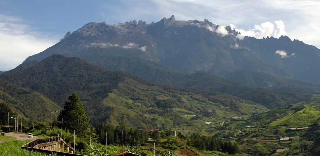 Un grupo de 24 invidentes escalarán el monte Kinabalu en Malasia
