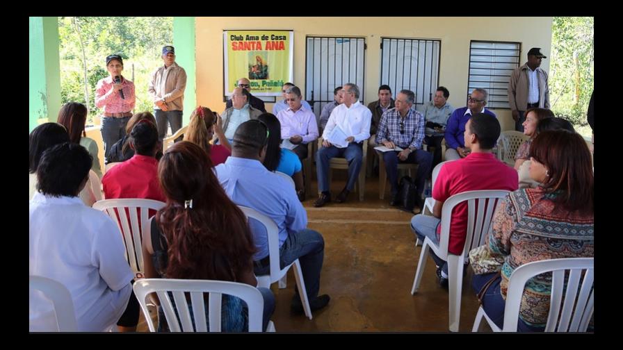 Danilo aprueba créditos a cunicultoras y a productores de arroz de Moseñor Nouel