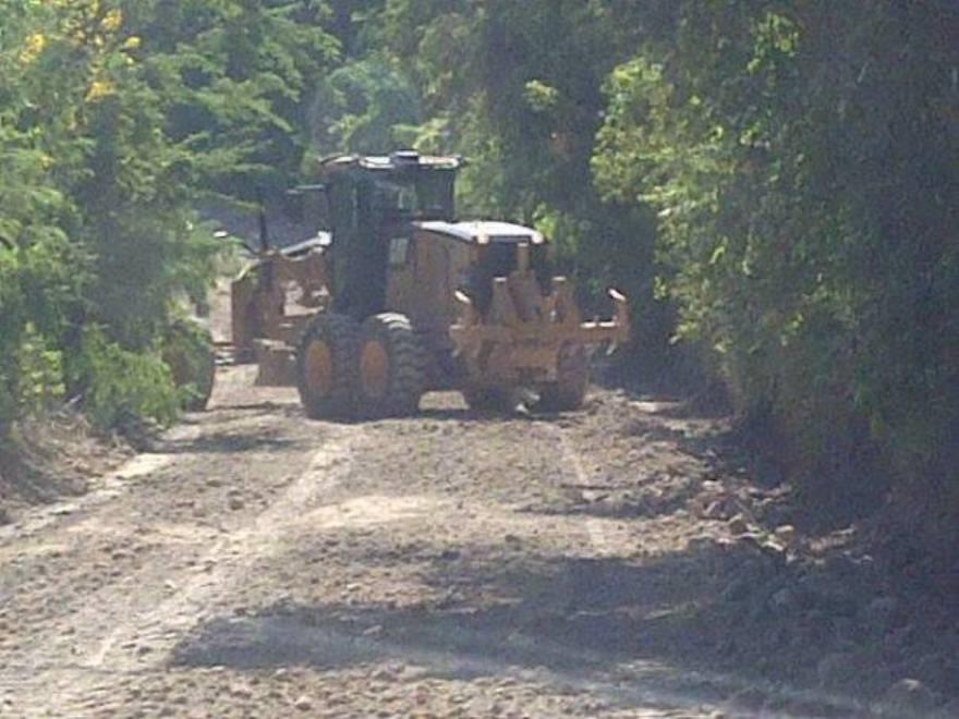 Obras Públicas habilita tramo de carretera que conduce a mina de larimar