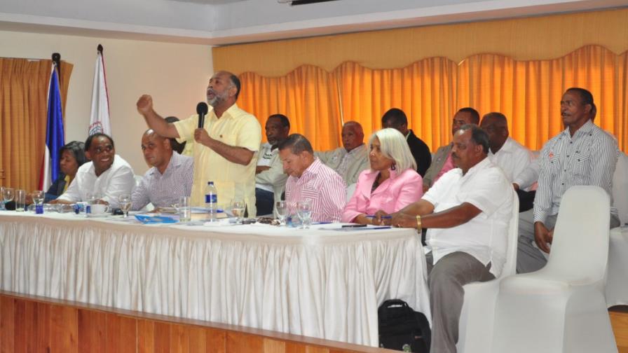 La ADP aprueba negociar un alza salarial de 12 % La ADP aprueba negociar un alza salarial de 12 %