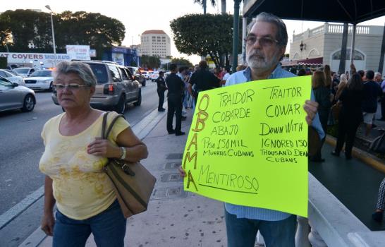 Exilio cubano califica de infamia las concesiones de Obama a Raúl Castro