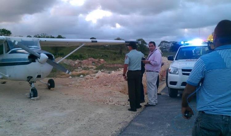 Avioneta aterriza de emergencia en carretera Miches-Bávaro