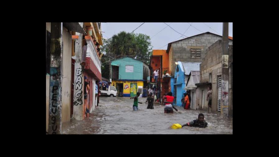 COE: 5,560 personas desplazadas y 16 provincias en alerta por vaguada