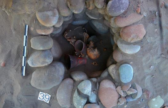 Arqueólogos descubren cementerio preinca Tiahuanaco en la costa sur de Perú Arqueólogos descubren cementerio preinca Tiahuanaco en la costa sur de Perú