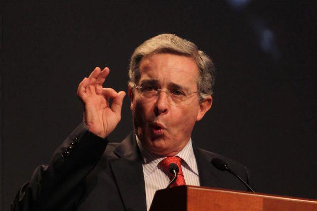 Uribe vuelve al Senado para ponerse al frente de la oposición colombiana
