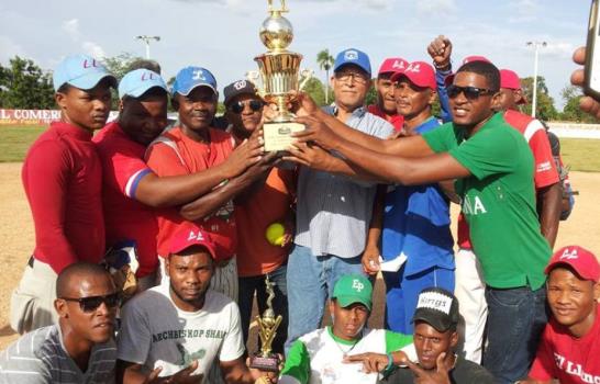 El Llano gana torneo presidente de softbol en Elías Piña