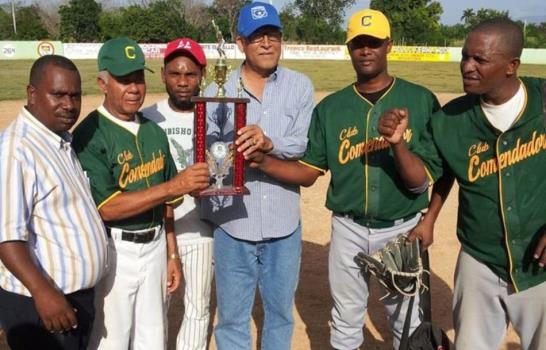 El Llano gana torneo presidente de softbol en Elías Piña