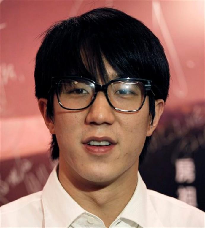 Jackie Chan avergonzado por arresto de hijo