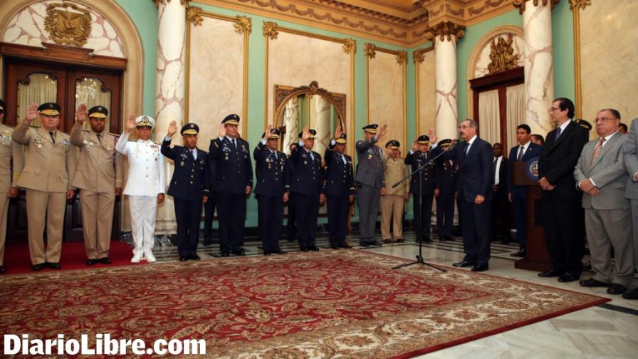 Los mandos militares siguen la línea de parentesco Los mandos militares siguen la línea de parentesco