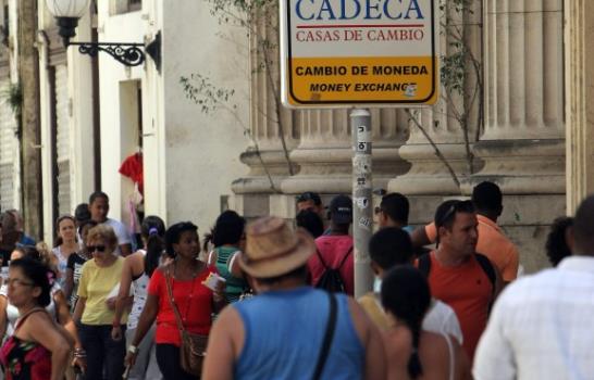 El largo camino a la unión monetaria ya se siente en la población cubana