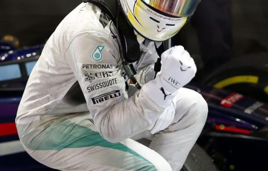 Lewis Hamilton ganó en Singapur y desplazó a Nico Rosberg del liderato de F1