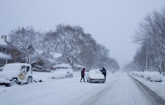 Tormenta polar deja ocho muertos y Nueva York toma medidas sin precedentes