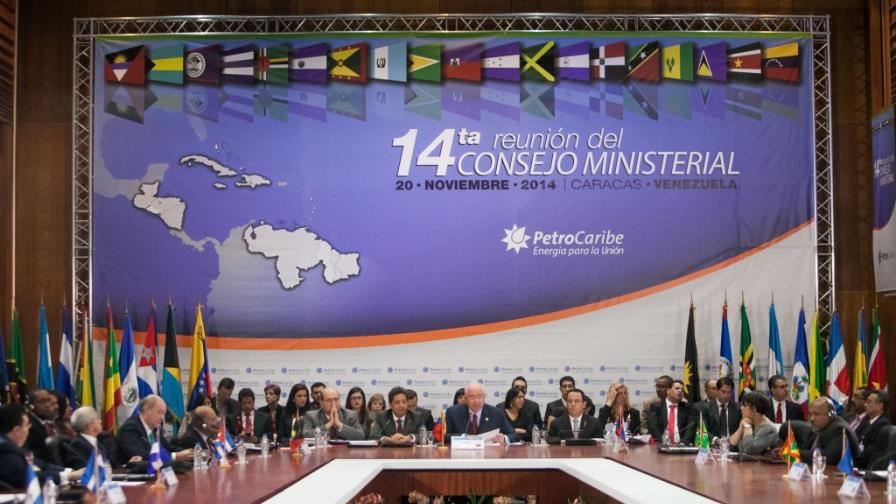 Venezuela garantiza apoyo a Petrocaribe pese a caída de los precios del crudo