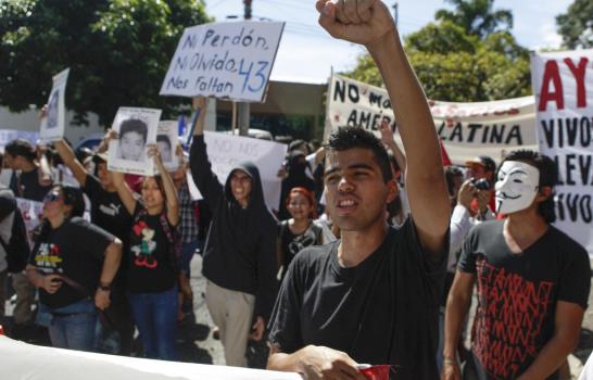América Latina exige justicia por los 43 estudiantes desaparecidos en México