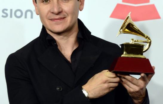 Enrique Iglesias arrasa en los Latin Grammy