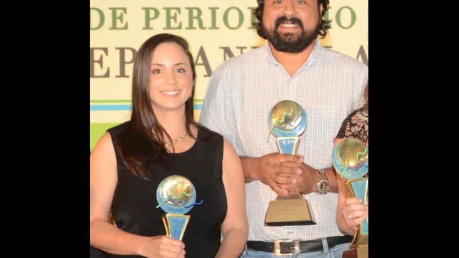 Periodista y fotorreportero de Diario Libre ganan premios de turismo