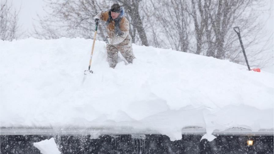 Intensa nevada crea temores de derrumbes en Estados Unidos Intensa nevada crea temores de derrumbes en Estados Unidos