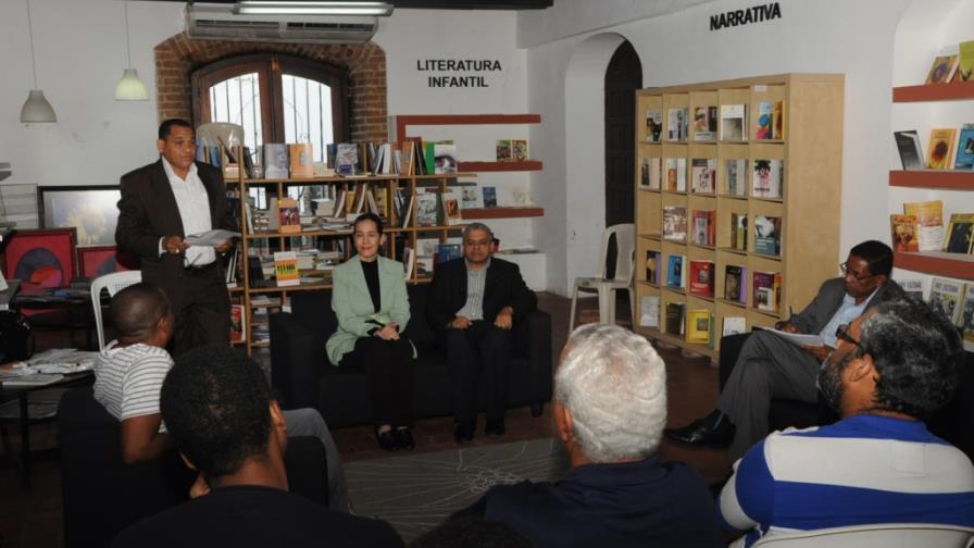 Anuncian los ganadores en cuento y poesía