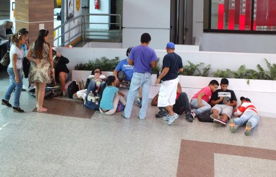 Siguen las cancelaciones de vuelos por tormenta en EE.UU.