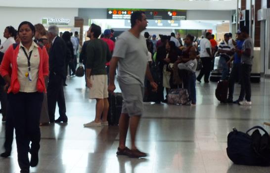 Siguen las cancelaciones de vuelos por tormenta en EE.UU.