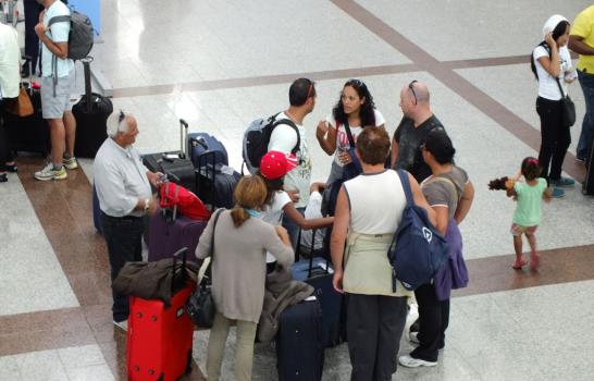 Siguen las cancelaciones de vuelos por tormenta en EE.UU.