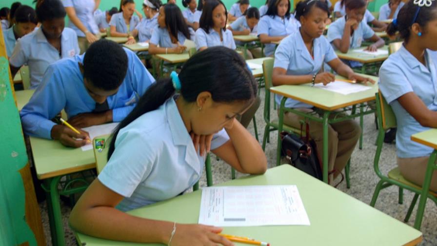 Más estudiantes deben terminar el octavo grado para lograr los Objetivo del Milenio Más estudiantes deben terminar el octavo grado para lograr los Objetivo del Milenio