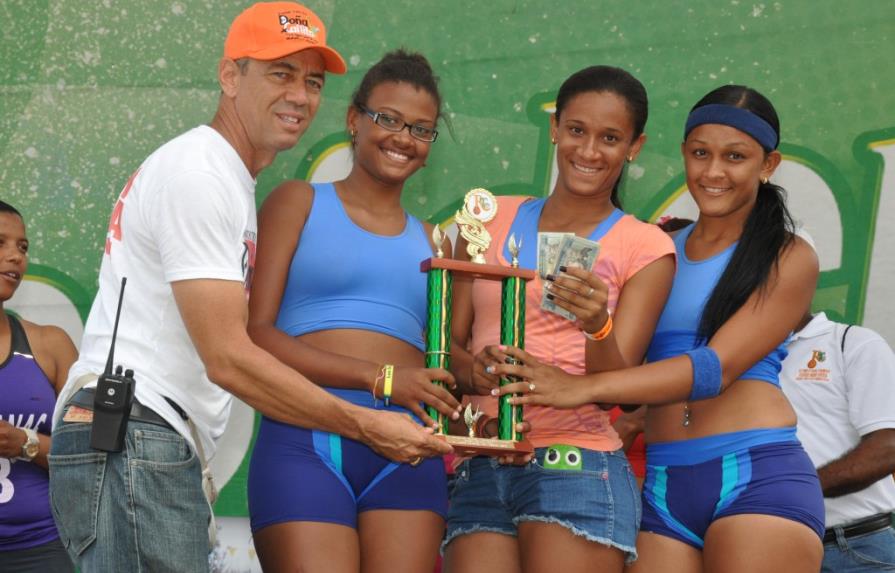 Los Fuertes de Hato Mayor y Sweett Girls ganan regional de voleibol playero