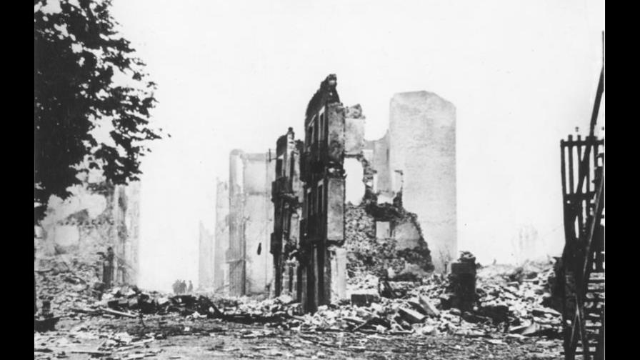 Crecer entre ruinas: paradoja de la arquitectura en la Segunda Guerra Mundial Crecer entre ruinas: paradoja de la arquitectura en la Segunda Guerra Mundial
