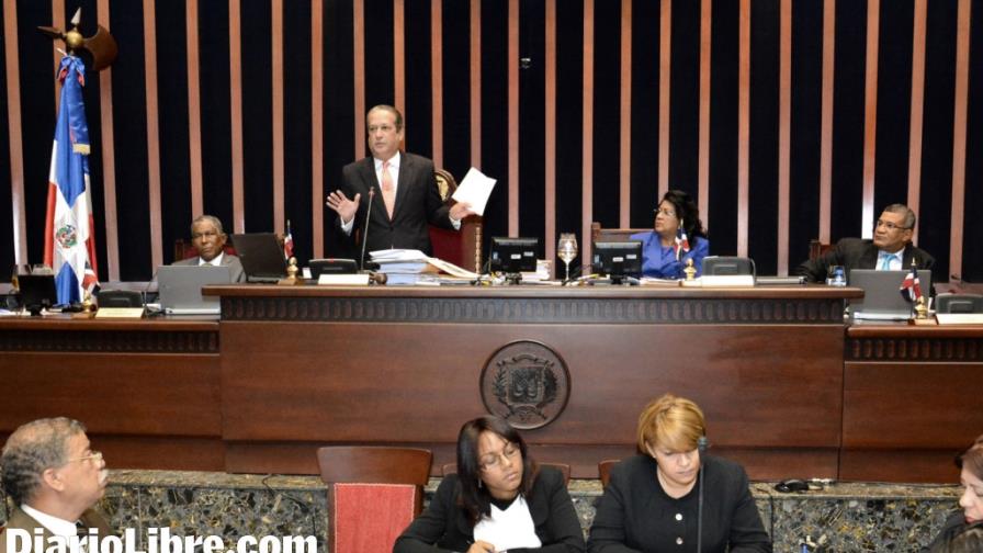 Senadores convierten en Ley proyecto de Naturalización Senadores convierten en Ley proyecto de Naturalización