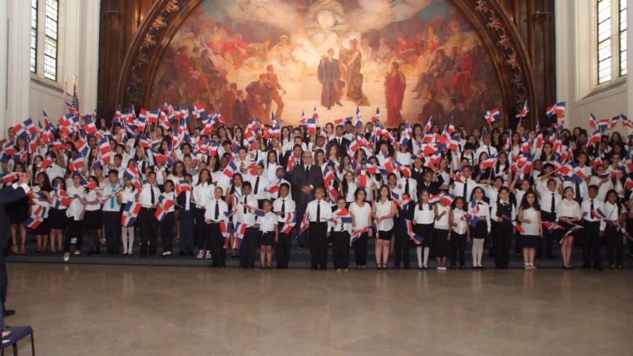 Gobierno reconoce más de 300 estudiantes dominicanos en Nueva York