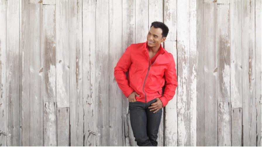 El cantante Jon Secada lanzará en octubre su autobiografía, Un día nuevo