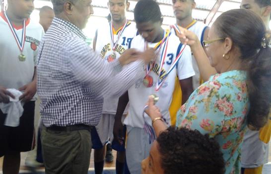 Rompe Cadenas campeón Torneo de Basket Pre-Superior; conquista Copa Oficina Senatorial del certamen de Bahoruco