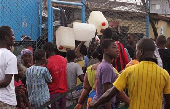 Proporcionan alimentos en barrio de Liberia cercado por el ébola