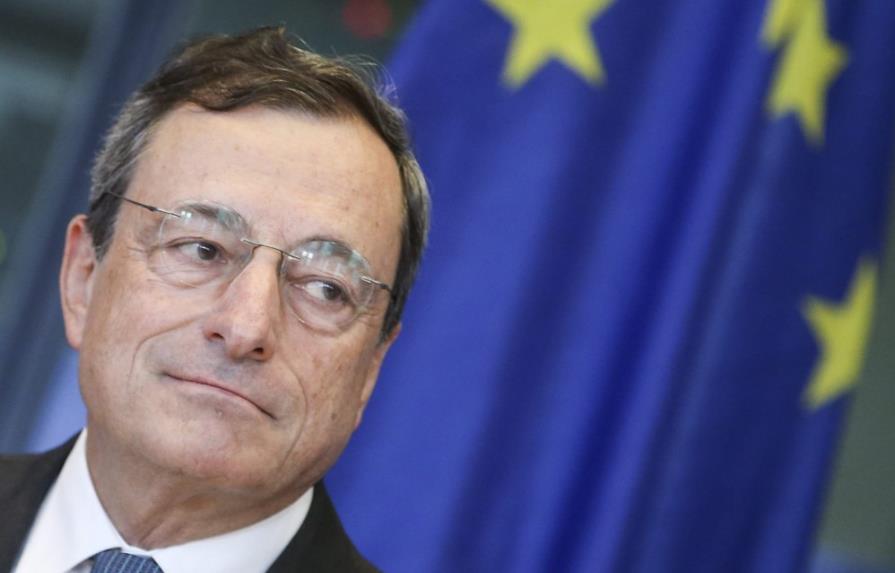 Draghi alerta de que la recuperación económica pierde impulso en eurozona