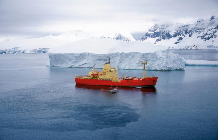 Expertos estudian el comportamiento de los icebergs en aguas antárticas