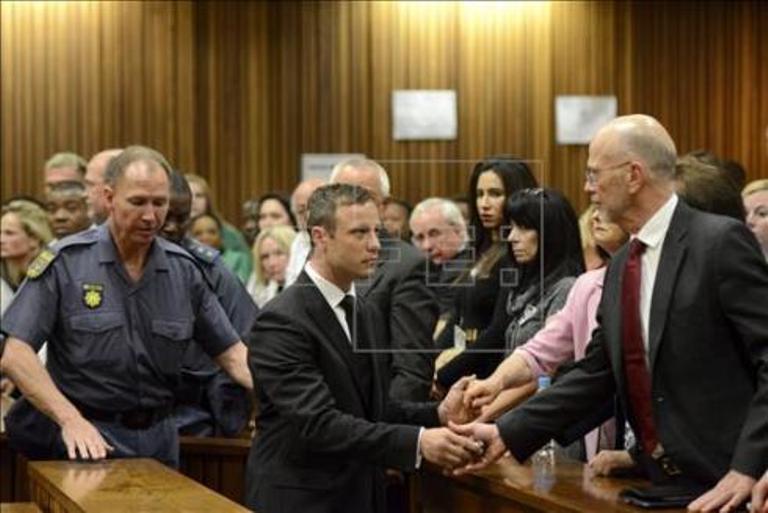 Oscar Pistorius pasó la noche en la enfermería de la prisión de Pretoria