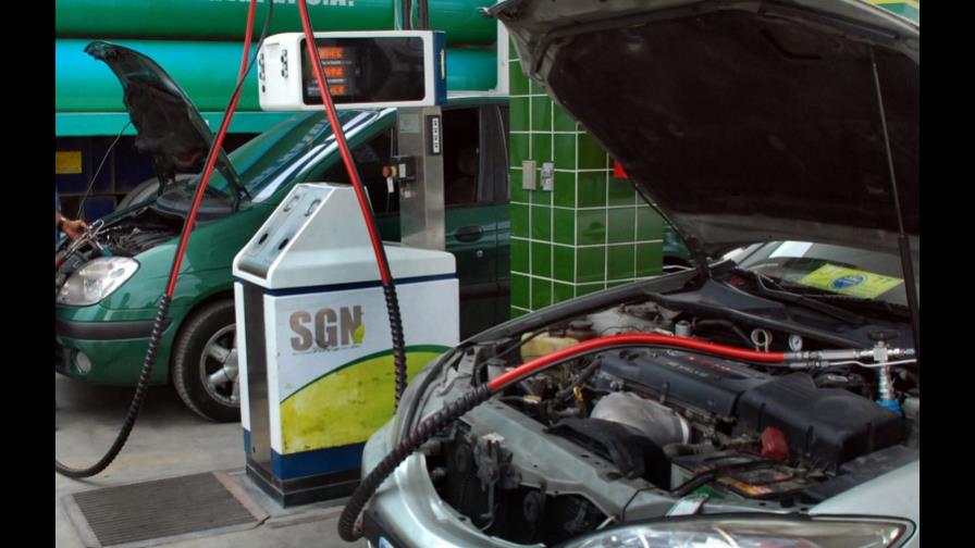 Precios de los combustibles bajan entre RD$2.30 y RD$9.60, excepto Gas Natural