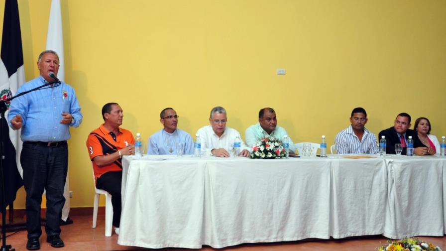 Ayuntamiento de Santiago inaugura casa-club en la Urbanización Real