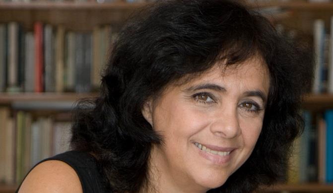 Escritora argentina dice que piratería frena mercado de libro digital en español