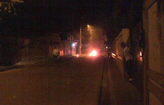 Sector de Bayona protesta por apagones de más de 12 horas