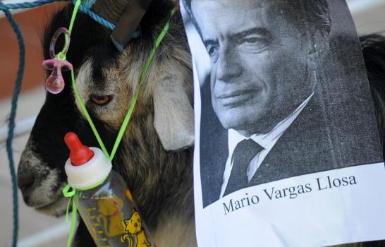 Dominicanos organizan una Fiesta del Chivo para ridiculizar a Vargas Llosa