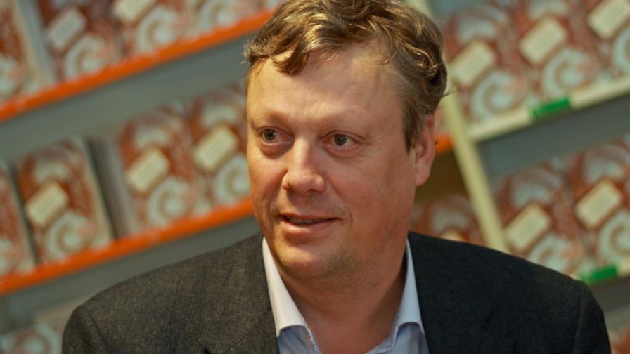 Jonas Jonasson: La analfabeta apunta a las estupideces humanas y a sus fanatismos