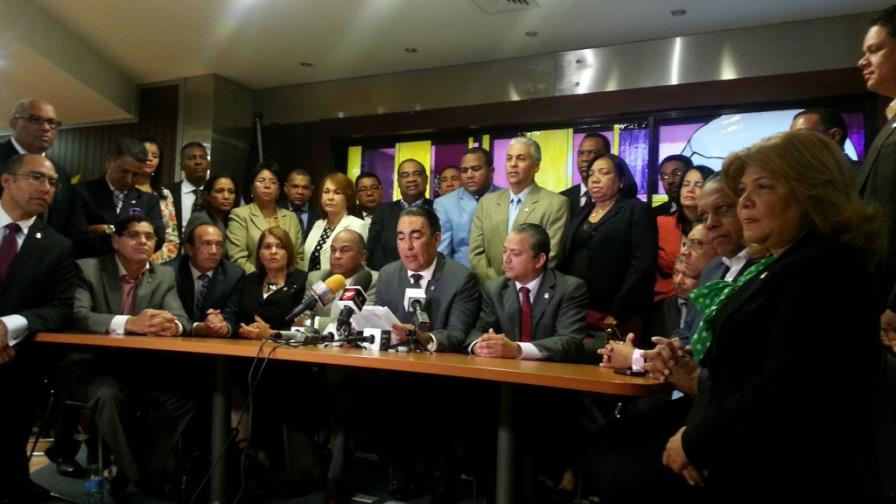 Al menos 46 diputados piden candidatura de Leonel Fernández para el 2016