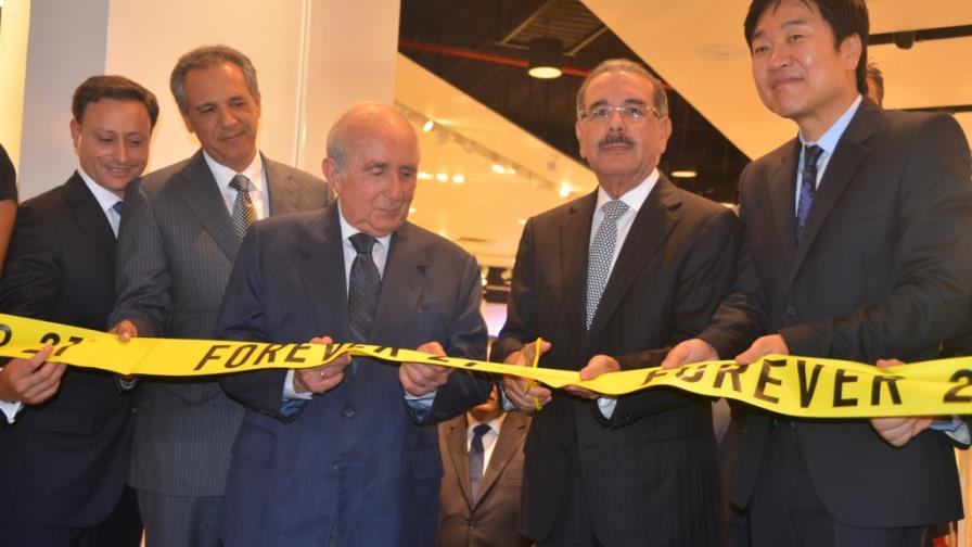Medina inaugura tienda Forever 21 en Ágora Mall