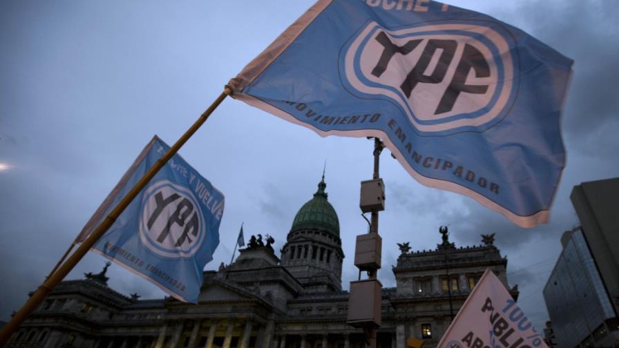 Repsol vende bonos y acciones de YPF en Argentina